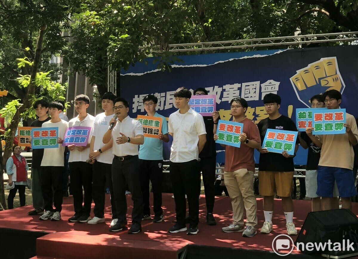 國民黨秘書長黃健庭表示，查弊、反貪腐是主流民意共同的期待，國會改革就是要讓陽光照進國會，掀出過去被隱藏的污穢，讓國家可以更進步。 圖：黃博郎／攝