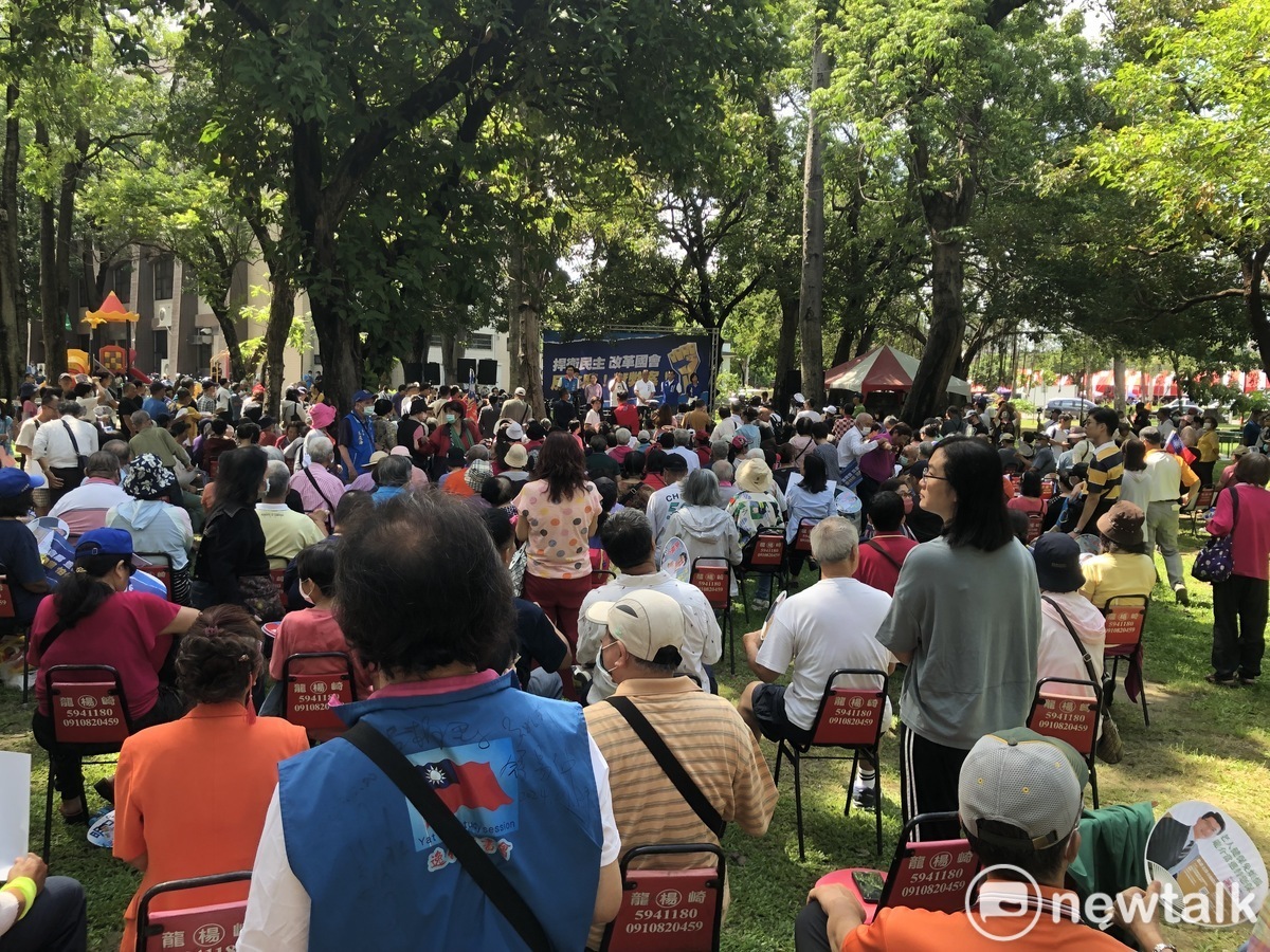 國民黨今（15）日在台南市舉辦「捍衛民主改革國會」宣講活動，訴求反貪腐、查弊案，現場擠進大批民眾，場面熱烈。 圖：黃博郎／攝
