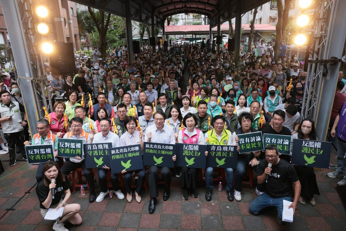 民進黨秘書長林右昌繼昨天於花蓮宣講後，今（15）天下午再率隊赴新北市土城。 圖：民進黨/提供
