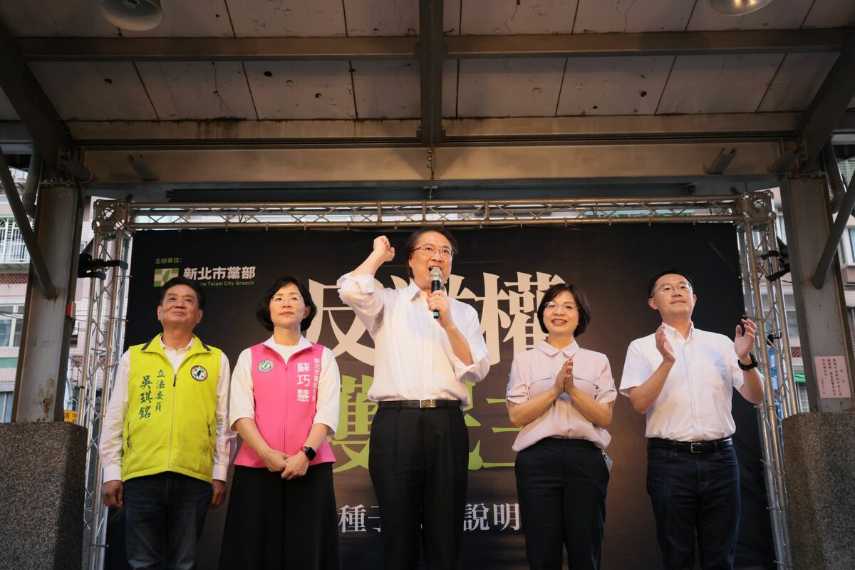 民進黨秘書長林右昌今（15）天下午再率隊赴新北市土城。 圖：民進黨/提供