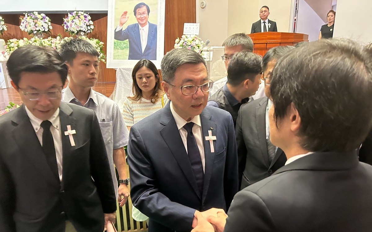 黃偉哲頒贈卓越市民 感念前國代黃昭凱為民主奉獻一生