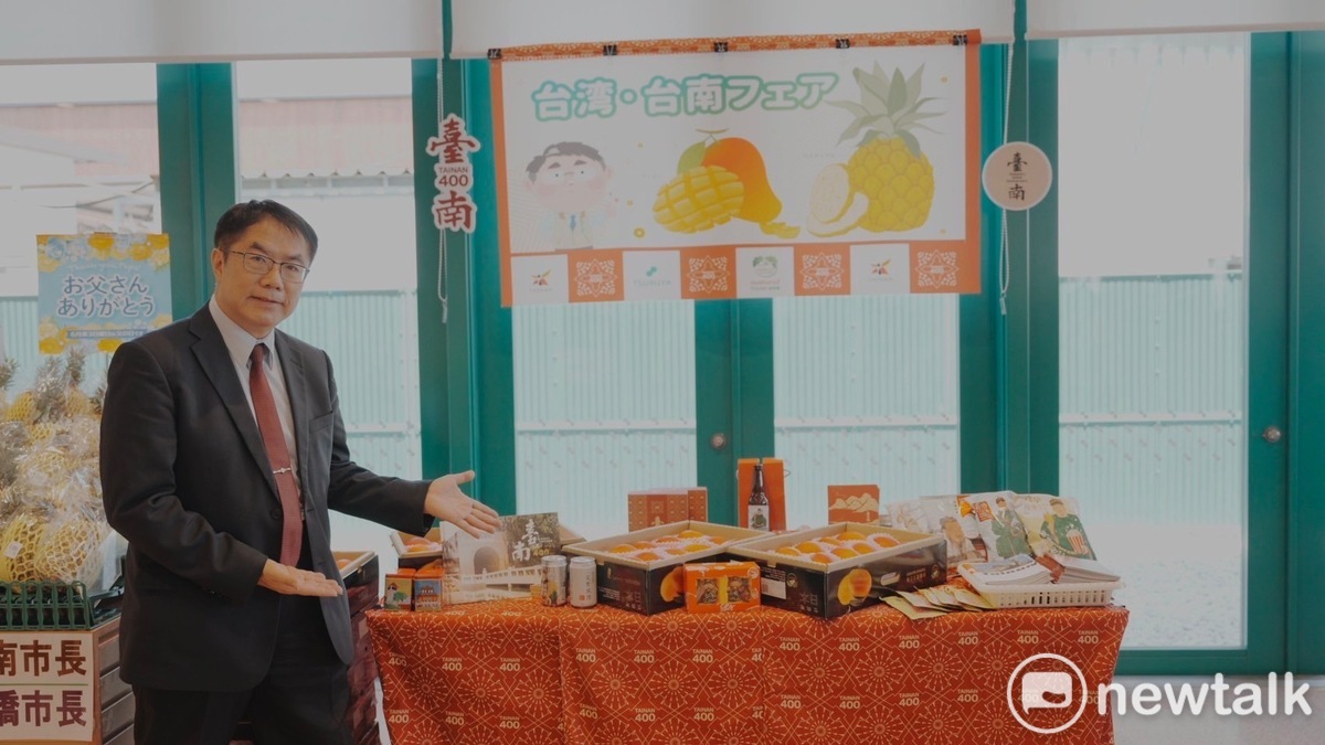 黃偉哲利用這兩天假日時間，以24小時快閃赴該超市位於群馬縣前橋市的分店，了解芒果上架與觀光推廣情形，現場陸續有民眾駐足選購台南芒果，黃偉哲期待在提升台南芒果在日本銷售量的同時，也同步提升台南國際知名度。 圖：台南市政府提供