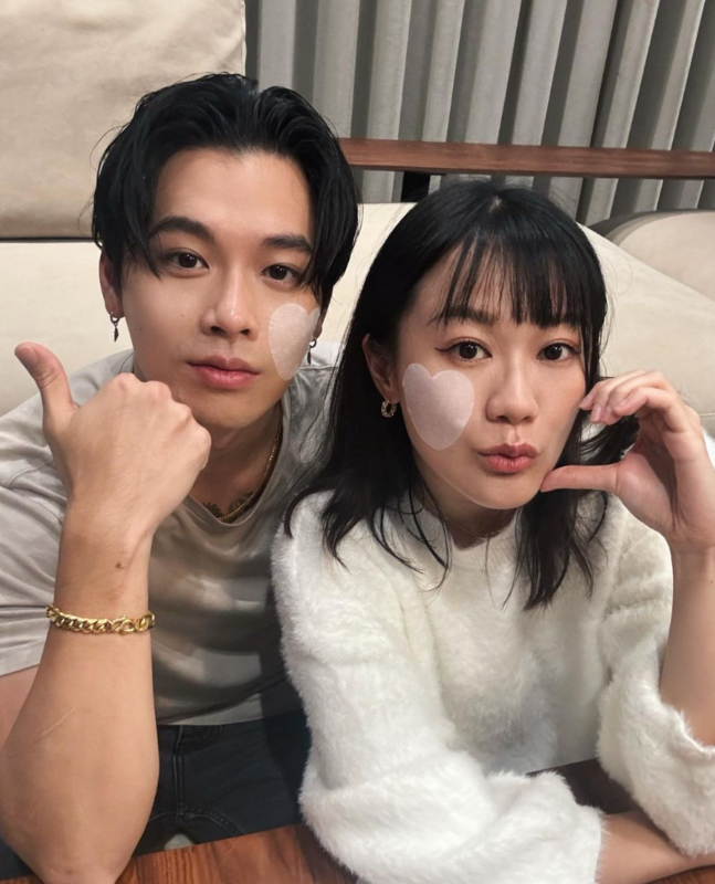 高爾宣（左）、芮德16日同時宣布結婚和懷孕喜訊。 圖：取自芮德IG