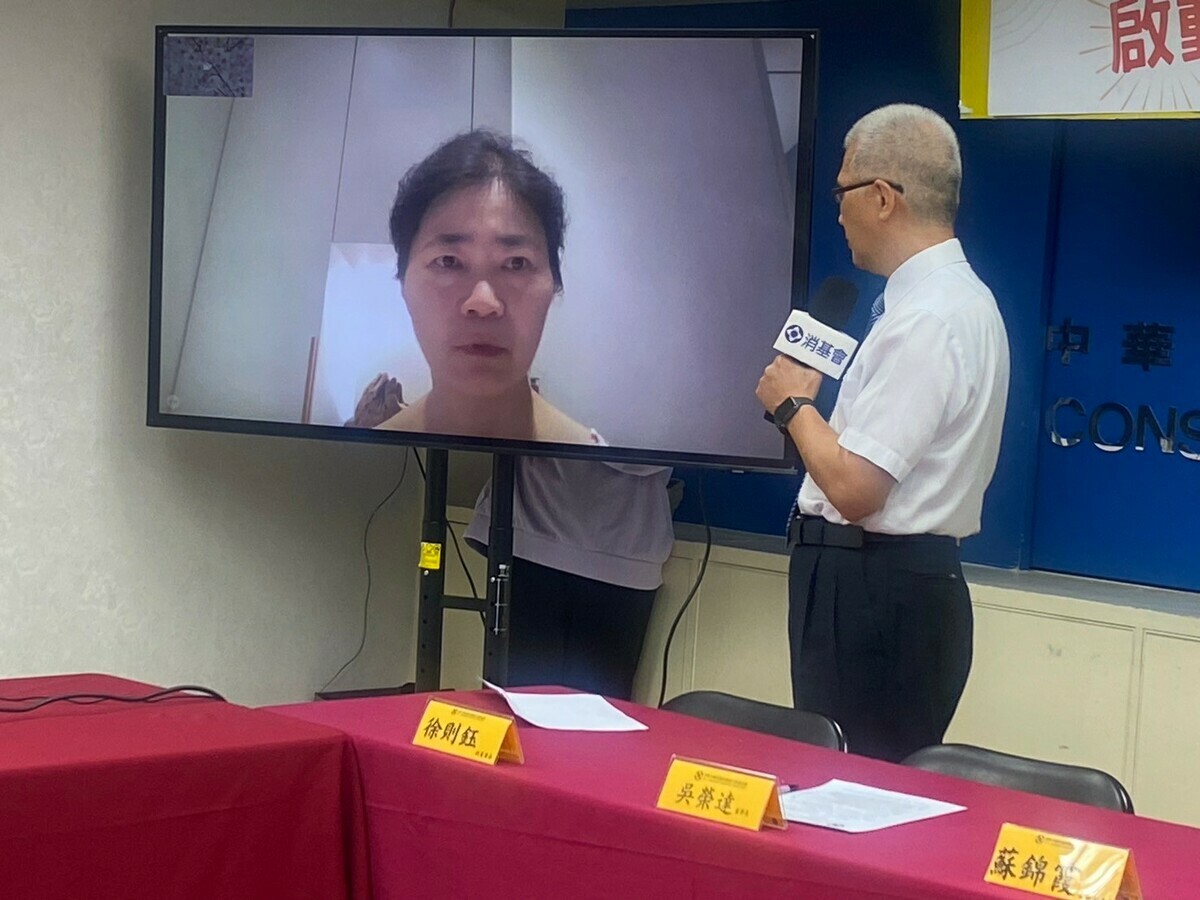 今(17)日消基會舉辦記者會宣布將正式啟動團體訴訟收件，受害者黃小姐也現身直呼，「寶林茶室揹6條人命一定要負起責任，而且應該要重判」。 圖：中華民國消費者文教基金會／提供