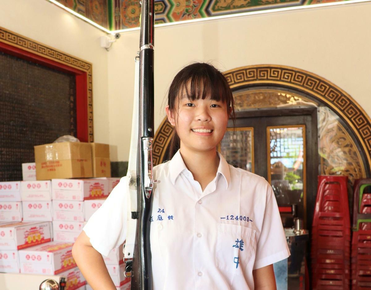 王庭甄是今年雄中唯一參與環台賽的女生。 圖：高雄市教育局/提供