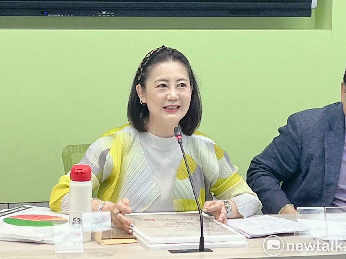 民進黨團幹事長吳思瑤指出，民眾黨已出現兩個太陽的領導危機。 圖：金大鈞/攝
