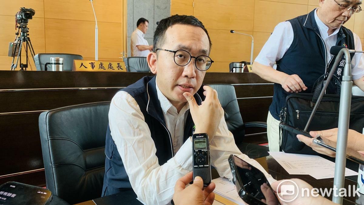 台中市議會通過提案將劉彥灃送政風處調查，他表示會靜待調查結果。 圖：唐復年/攝