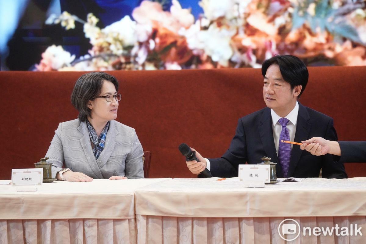 總統賴清德於總統府內舉行「信賴新政 時代新台灣」記者會，副總統蕭美琴陪同出席。 圖：張良一攝