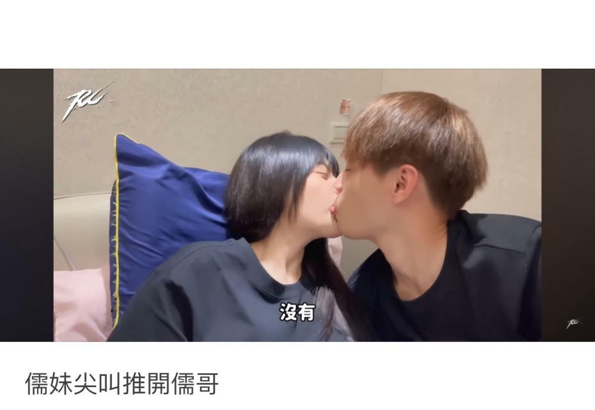 儒哥日前出錢帶妹妹到馬來西亞旅遊，然而其中一幕是儒哥伸出舌頭親吻妹妹，網友見狀紛紛炮轟「噁心」。 圖：翻攝自Dcard
