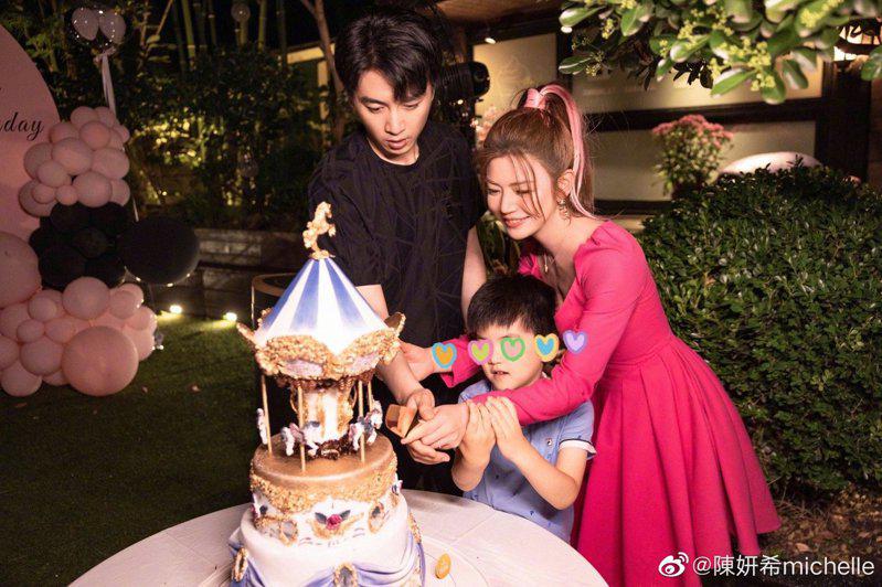 陳妍希與陳曉最後一次同框就是2023年5月31日，陳妍希生日當天。 圖：取自陳妍希微博