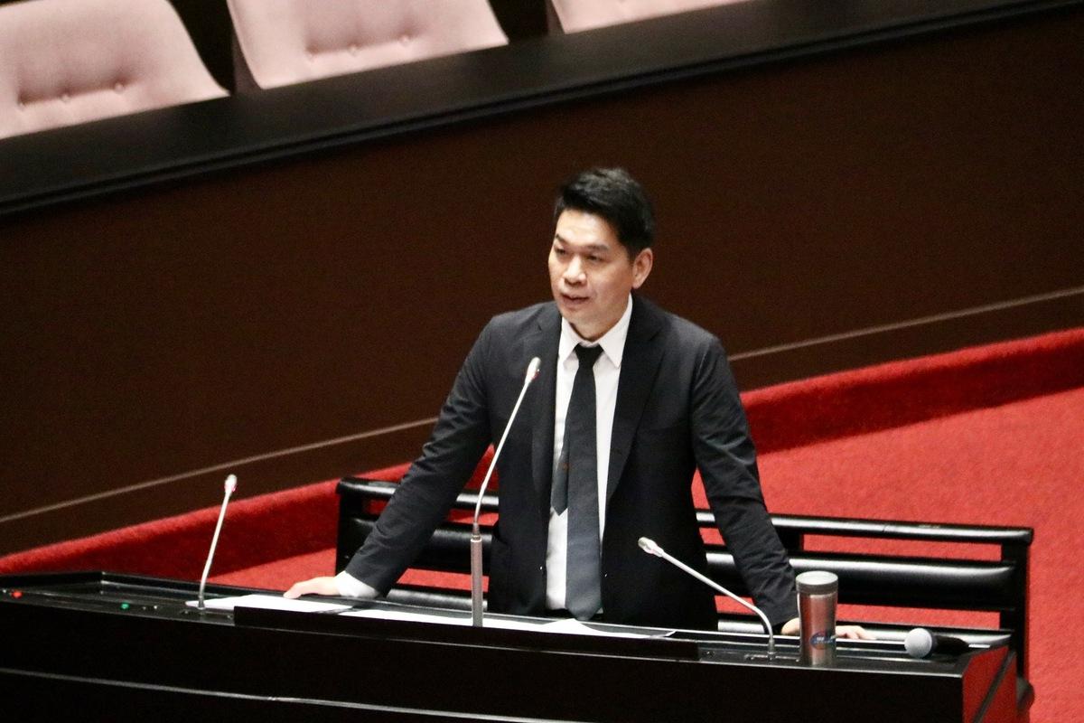李柏毅怒批在野黨強渡擴權法 藍白財劃法恐拖垮高雄地方建設
