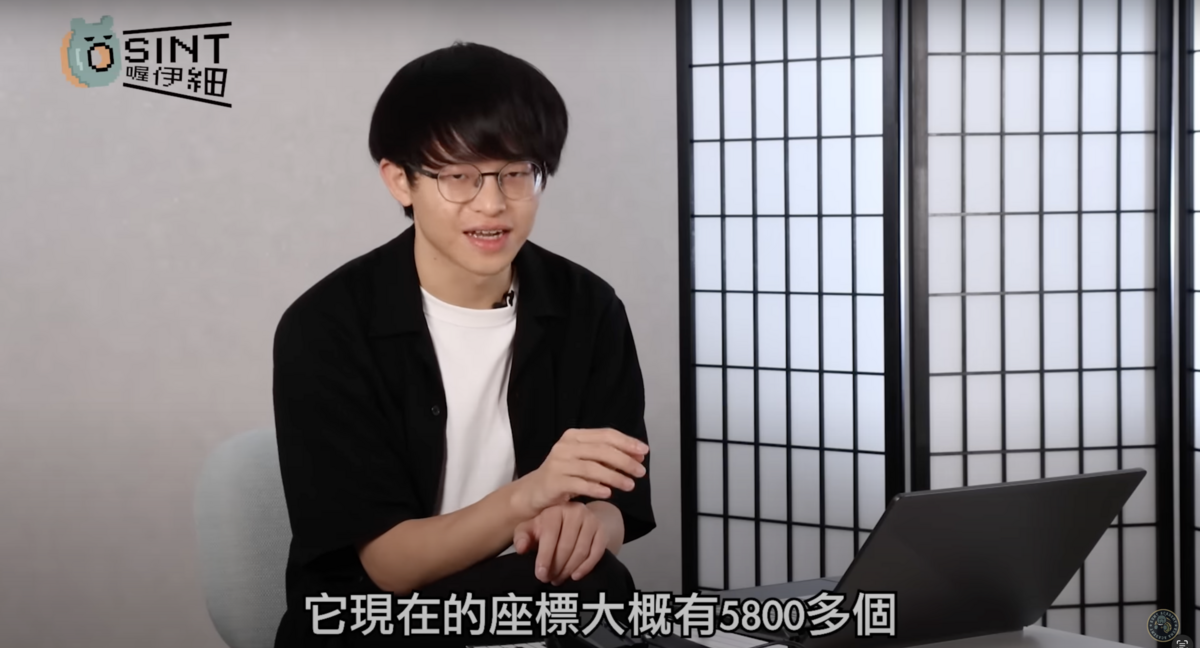解放軍基地及設施地圖的作者「溫約瑟」。 圖截自「黑熊學院 Kuma Academy」YouTube