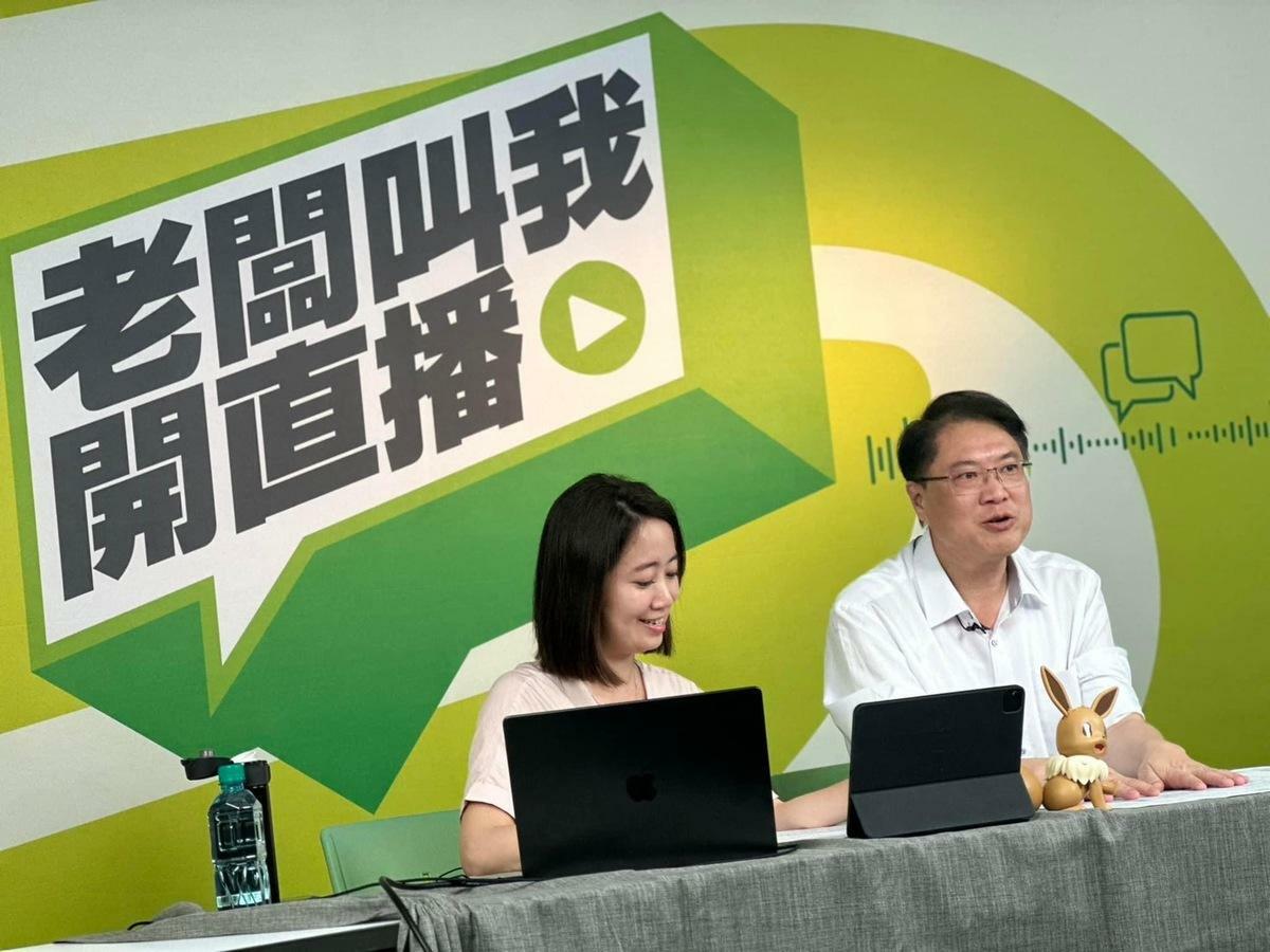 民進黨直播節目《老闆叫我開直播》第15集由發言人戴瑋姍主持，秘書長林右昌擔任來賓。 圖：翻攝自林右昌臉書