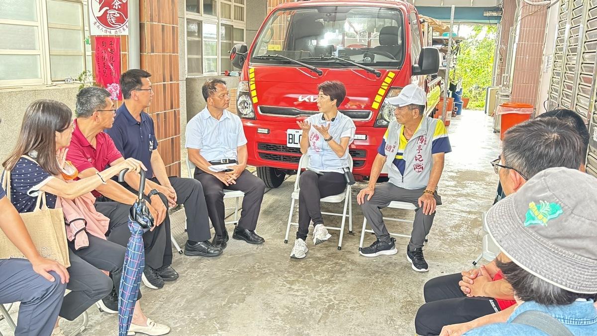 陳亭妃邀集農業部林業及自然保育署嘉義分署李定忠副分署長帶隊至台南市白河區關仔嶺大凍山會勘，協助爭取大凍山登山步道增設救難專道。 圖：陳亭妃服務處/提供