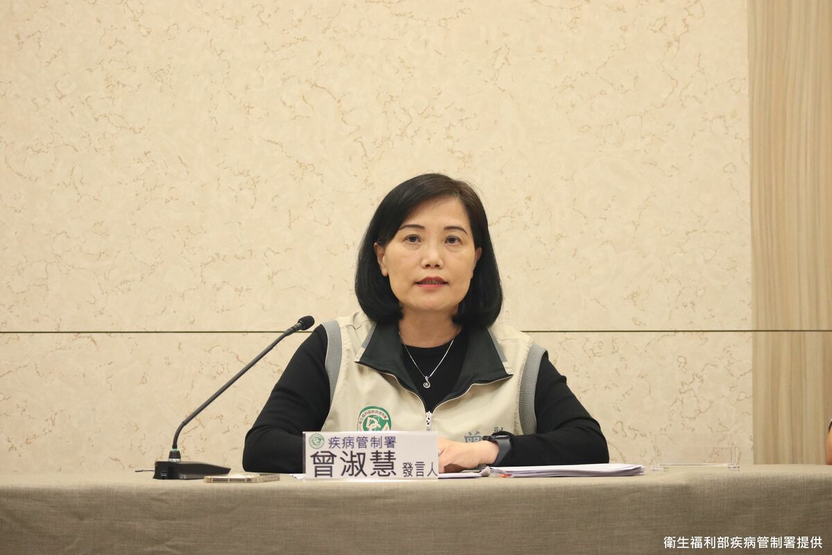 疾管署表示，一名30多歲男子接種莫德納疫苗後，因橫斷性脊髓炎導致雙腳無力、大小便困難，獲50萬元救濟金。 圖：疾管署／提供