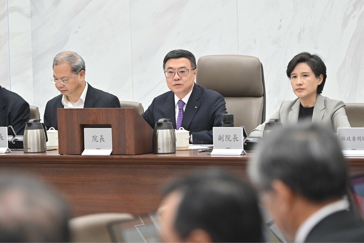 卓榮泰期許團隊以未來2個月作為檢驗期，訂下超越現在的「行動101策略」。 圖：行政院提供