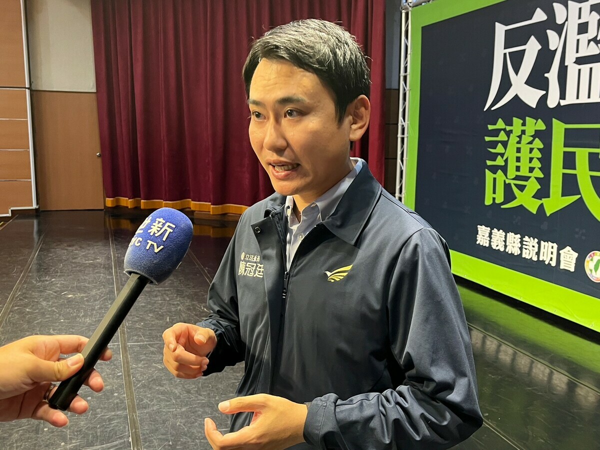 民進黨立法委員陳冠廷早在嘉義縣創新學院和民眾分享近期備受關注的「國會擴權」法案。 圖：翻攝自陳冠廷臉書