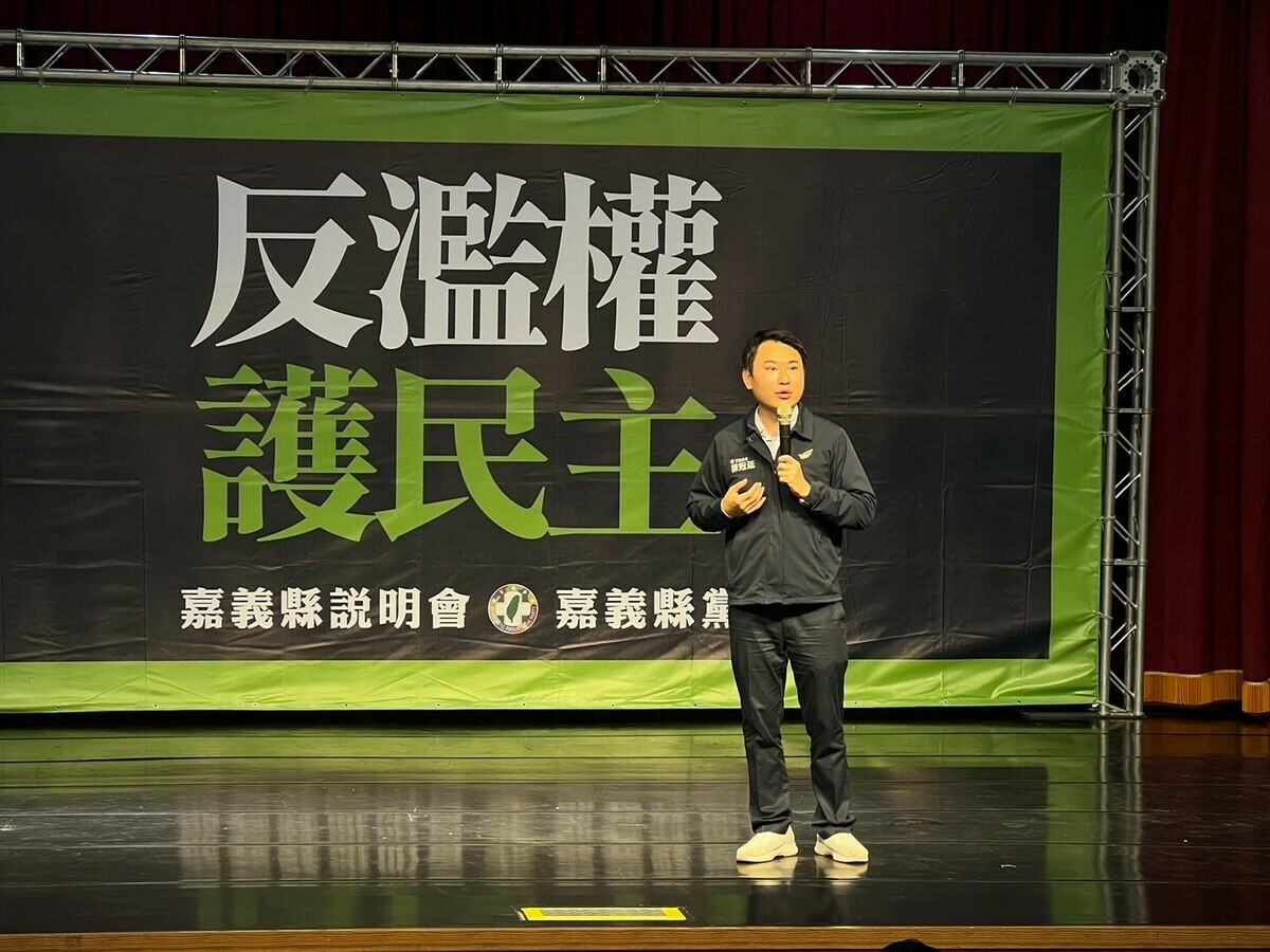 民進黨立法委員陳冠廷早在嘉義縣創新學院和民眾分享近期備受關注的「國會擴權」法案。 圖：翻攝自陳冠廷臉書