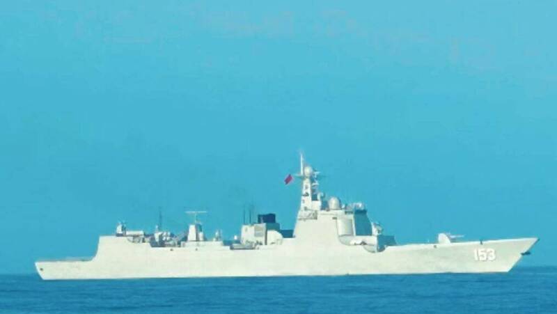 中國飛彈驅逐艦西安艦，再度在海峽中線附近被澎湖漁民直擊。 圖：漁民提供