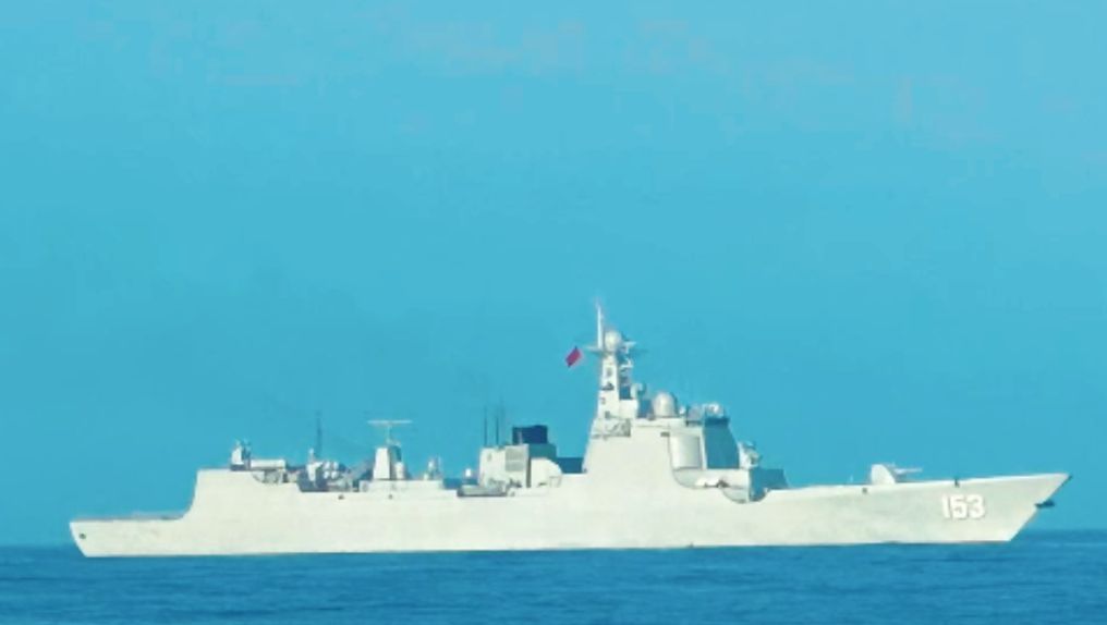20日清晨漁民直擊中國飛彈驅逐艦（舷號153）西安艦近逼海峽中線航行。 圖/漁民提供