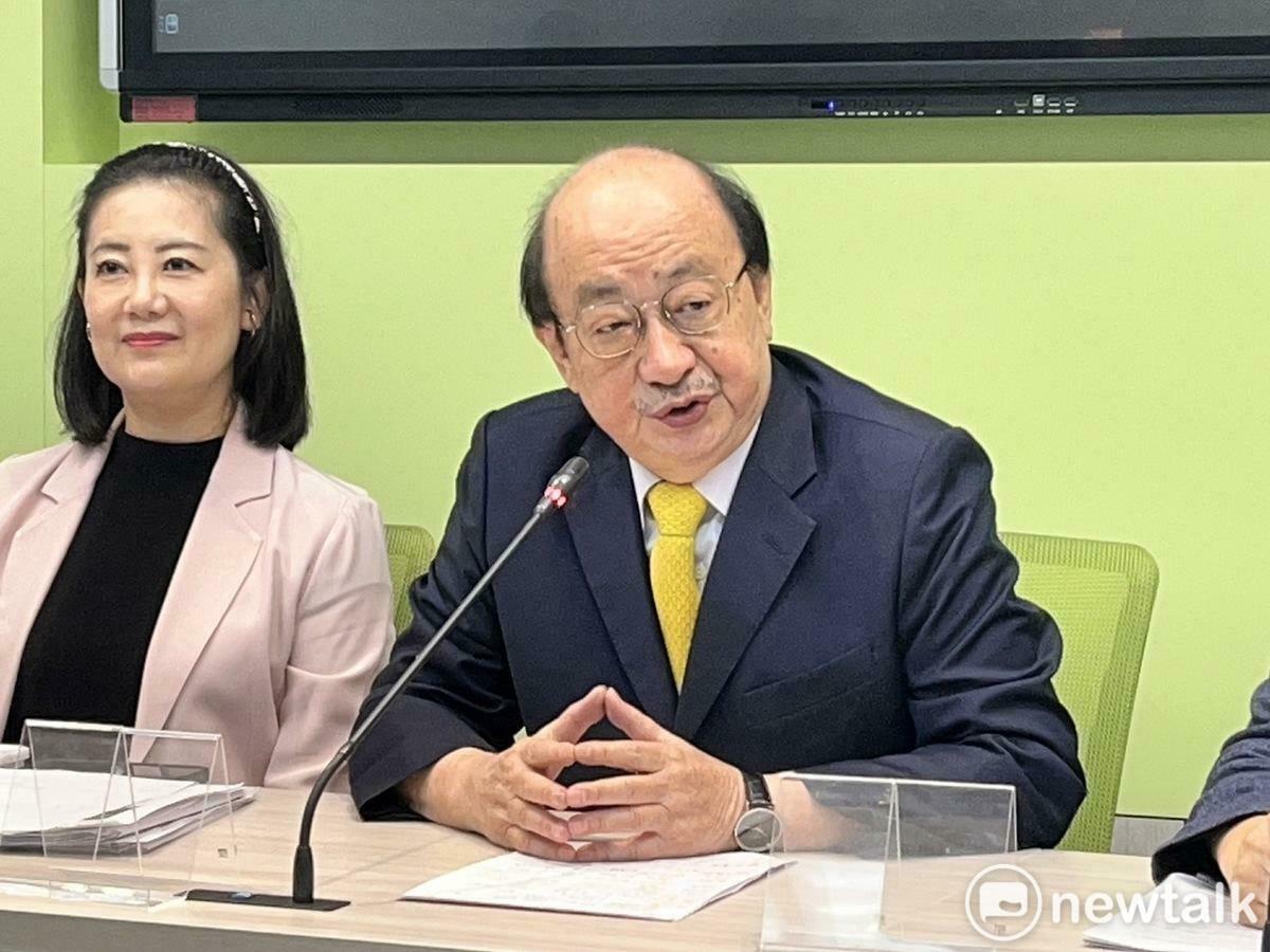 民進黨團總召柯建銘說，黨團的釋憲文已寫好，最快本週三送交司法院。 圖：金大鈞/攝