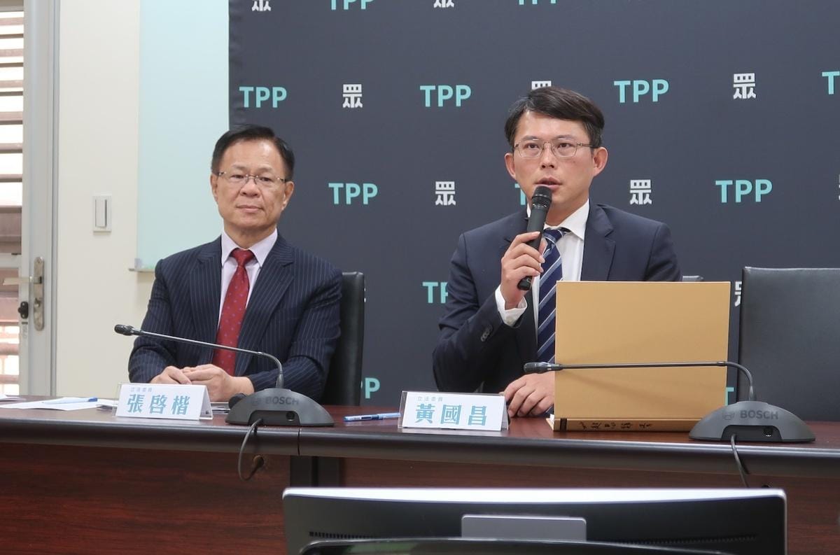 民眾黨團總召黃國昌（右）與立委張啟楷 圖：林朝億/攝