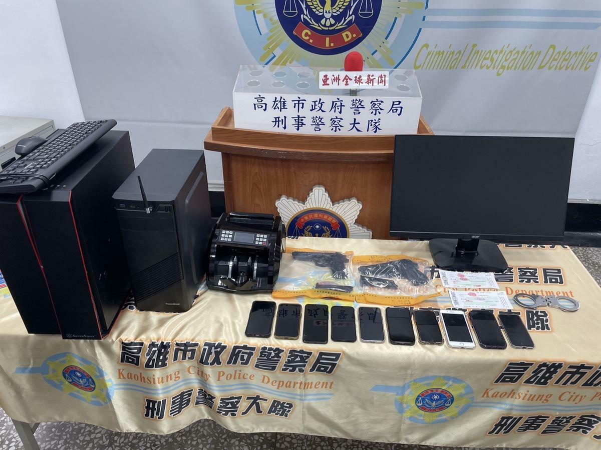 高市刑警大隊陳列查獲詐欺集團證物。 圖:高雄市刑大/提供
