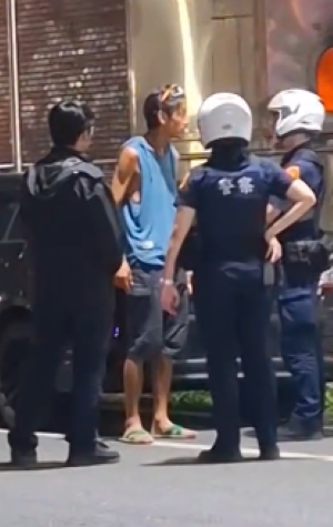 唐治平在宜蘭頭城被警方關切。 圖：翻攝自我是礁溪人臉書社團