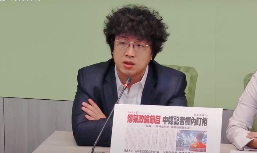 民進黨立委沈伯洋眼見國民黨立委陳玉珍鬧場感嘆，人跟人最基本的界線與尊重，不斷在瓦解中。 圖：翻攝自民進黨團YouTube