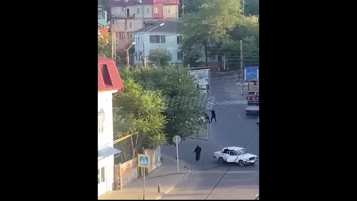 傑爾賓特，肇事者放火燒毀了當地一座猶太教堂和一座東正教教堂。 圖 : 翻攝自影片