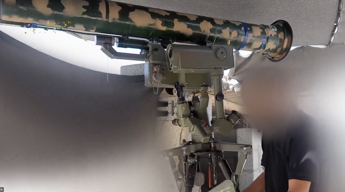 哈瑪斯武裝部隊卡桑旅準備用中國的紅箭-8飛彈攻擊以軍。 圖：翻攝自愚蠢的精衛 X（前推特）帳號