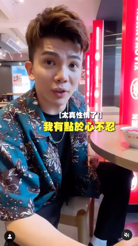 孫生看不下去，不只幫對方說話，還主動伸手扶起酒店妹，貼心的舉動讓網友直呼「太暖了」。 圖：翻攝自孫生IG