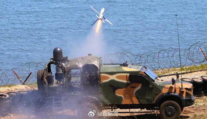 南韓海軍陸戰隊26日在延坪島進行海上砲擊訓練。 圖：翻攝「微博」@直新聞