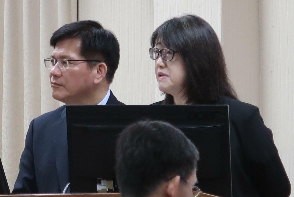 外交部長林佳龍(左)與主計處處長李佩華 圖：林朝億/攝