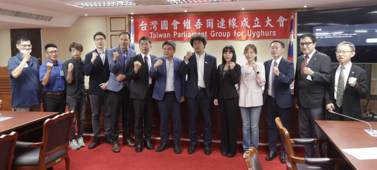 民進黨立委沈伯洋今（27）日接棒成立「台灣國會維吾爾連線」，民進黨團書記長莊瑞雄、立委李坤城、郭昱晴都到場表達支持。 圖：立法委員沈伯洋辦公室提供。