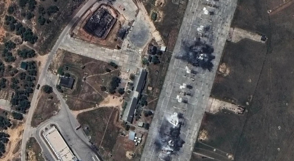 4 月 17 日，烏軍首次使用ATACMS飛彈打擊克里米亞半島上的俄軍機場，此後多個基地、防空陣地以及軍艦都成為了這種飛彈的目標。 圖 : 翻攝自零度Military