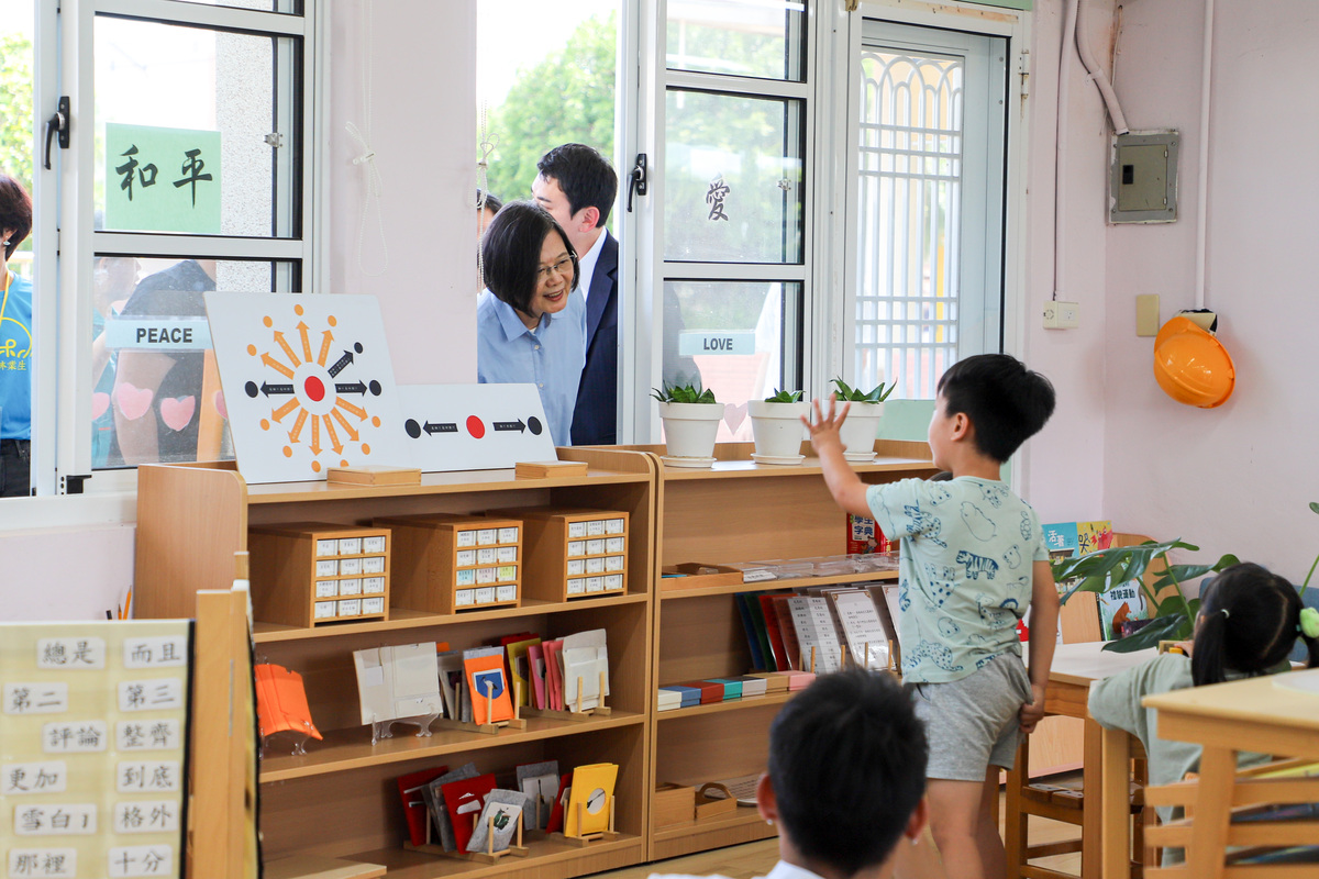 卸任後首公開行程 蔡英文赴嘉義參訪實驗學校