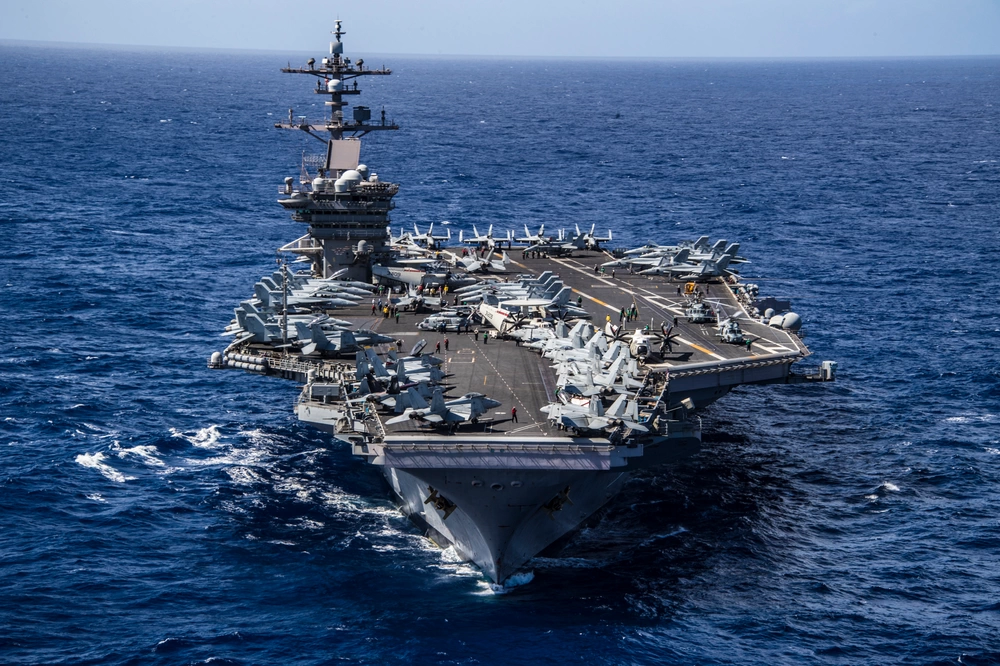 卡爾．文森號航空母艦在參與「環太平洋 2024 」軍演時，首次公開展示美軍稱為「先進航空聯隊」的「 CVW-2 」機隊。 圖：取自美國海軍官網
