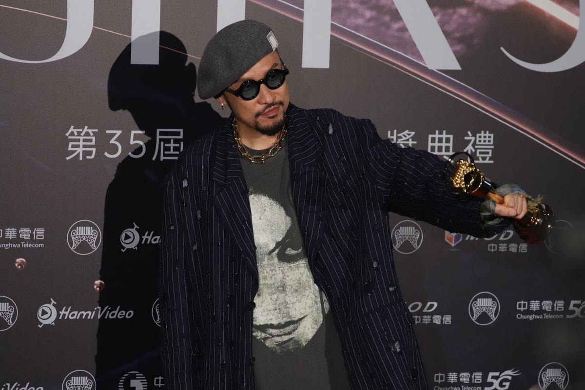 Mc HotDog熱狗以〈樓上的房東〉抱回最佳作詞人獎。 圖：許斯婷／攝