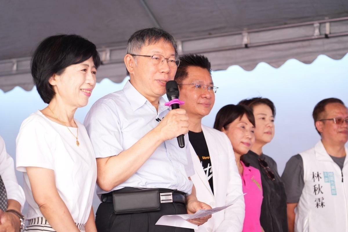 民眾黨主席柯文哲出席民眾黨桃園市黨部新址暨吳春城委員聯合服務處揭牌儀式。 圖：民眾黨／提供