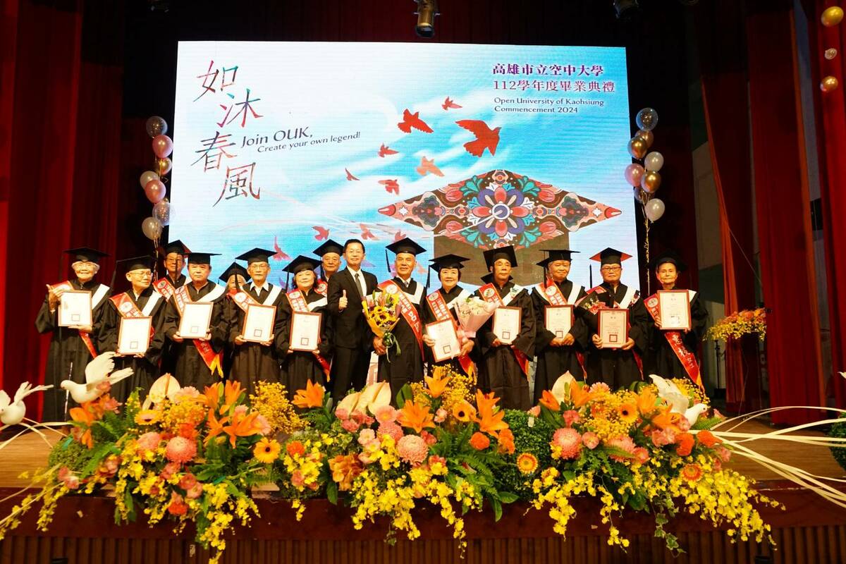 空大畢業生「長青好學獎」。 圖：高雄市立空中大學／提供