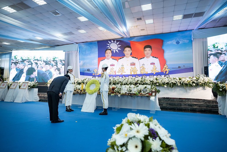去年12月，海虎潛艦發生落水死亡意外，總統賴清德今日前往高雄海軍官校出席聯合追思典禮。 圖：翻攝自總統府官方網站