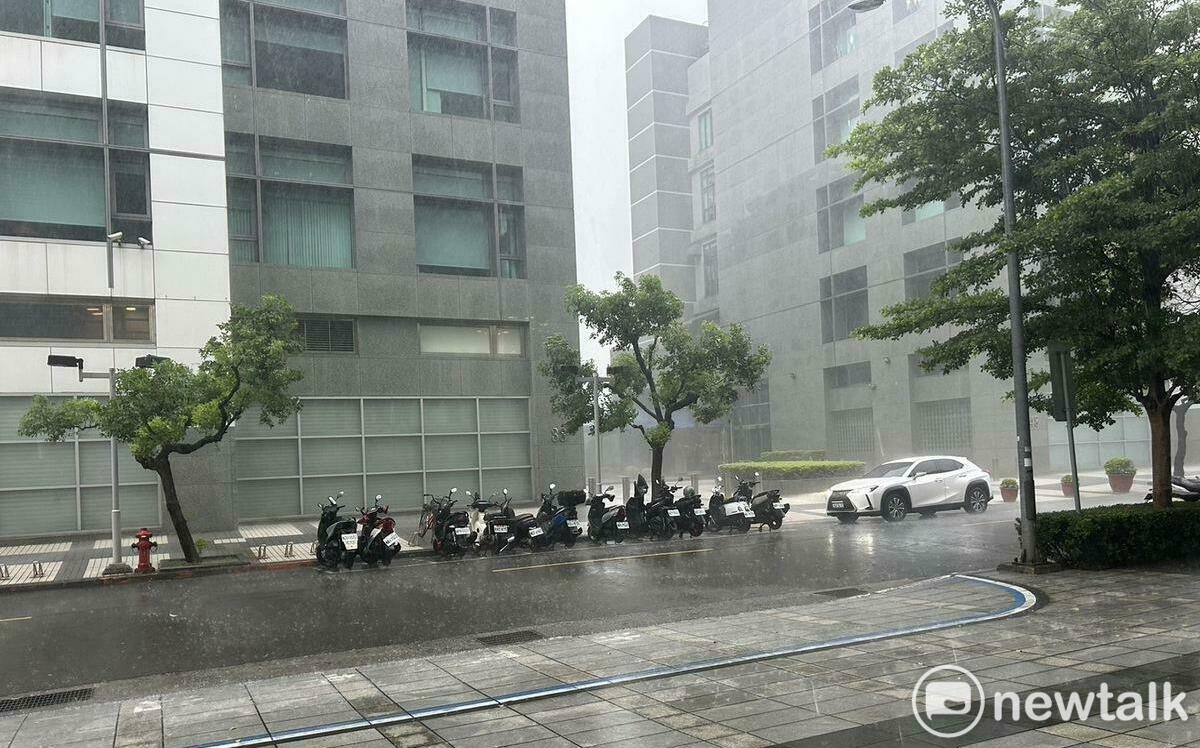 不斷更新》苗縣府急宣布泰安鄉停班停課! 22縣市11/1放颱風假一覽