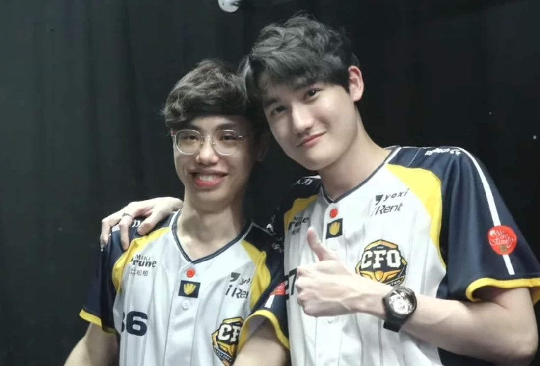Driver（左）還跟Karsa搭肩合照，顯示兩人關係很好。 圖：翻攝自LoL Pacific Championship Series YT頻道