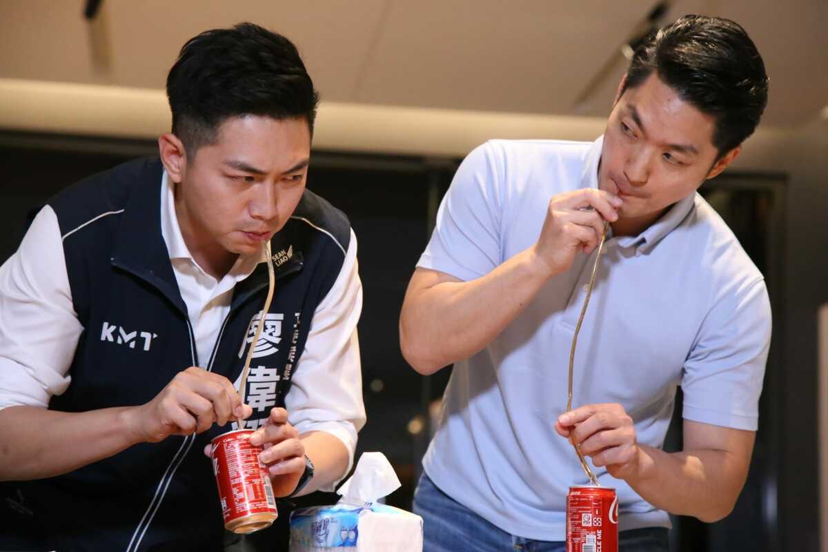 國民黨立委廖偉翔（左）爭議不斷，遭到公民團體倡議罷免。 圖：翻攝自廖偉翔臉書