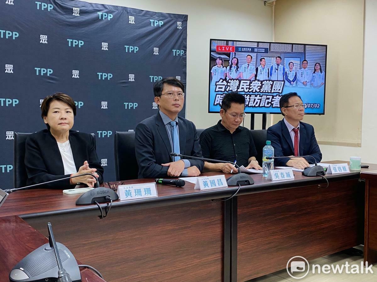 民眾黨團副總召黃珊珊（左起）、總召黃國昌、幹事長吳春城、立委張啓楷。 圖：周煊惠 / 攝