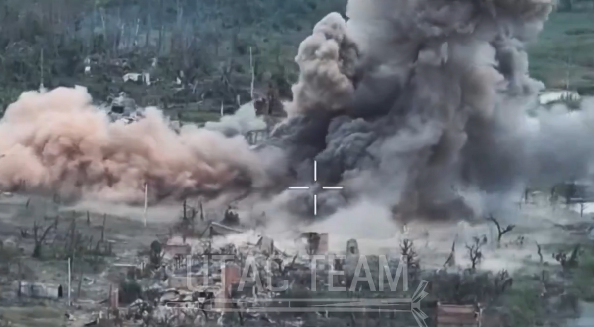烏軍戰機使用高精度 AASM-250 HAMMER 航空炸彈，襲擊頓涅茨克帕拉斯科維夫卡地區的俄羅斯部署地點 。 圖：翻攝自 rainbow7852 X（前推特）帳號