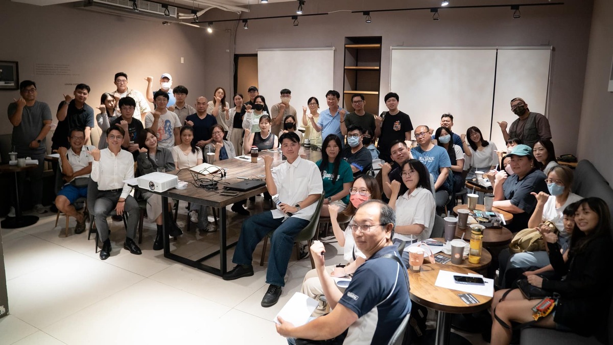 劉康彥、吳沛憶等人出席新竹市民發起的聚會，就公共議題交流看法。 圖：翻攝自劉康彥臉書