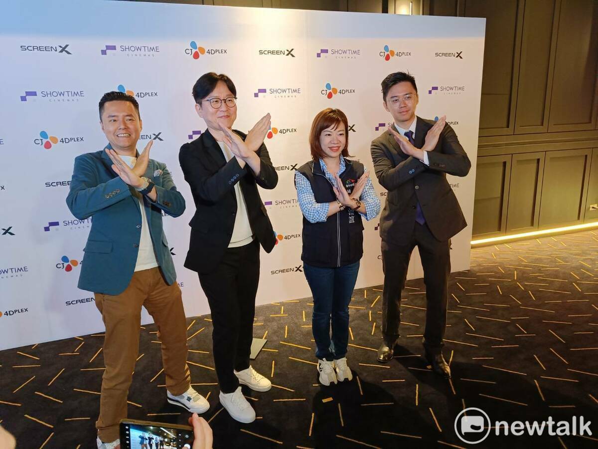 台中市新聞局長欒治誼與秀泰集團重要幹部出席首映會。 圖：唐復年/攝