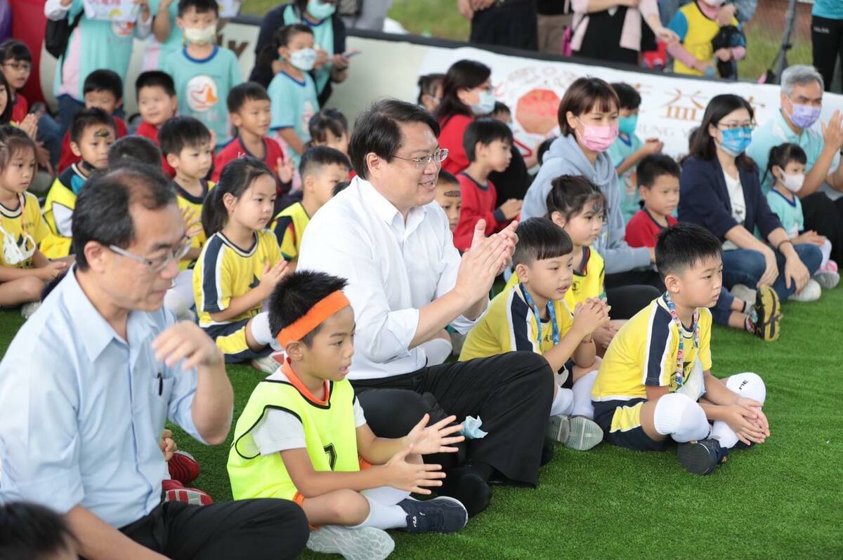 林右昌過去擔任基隆市長，翻轉城市的成果受到肯定。 圖：翻攝自林右昌臉書